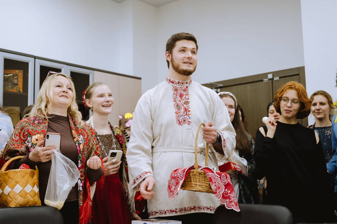 «Мы стремимся стать частью живой традиции»: святочные гуляния в Вышке Иллюстрация к новости: «Мы стремимся стать частью живой традиции»: святочные гуляния в Вышке
