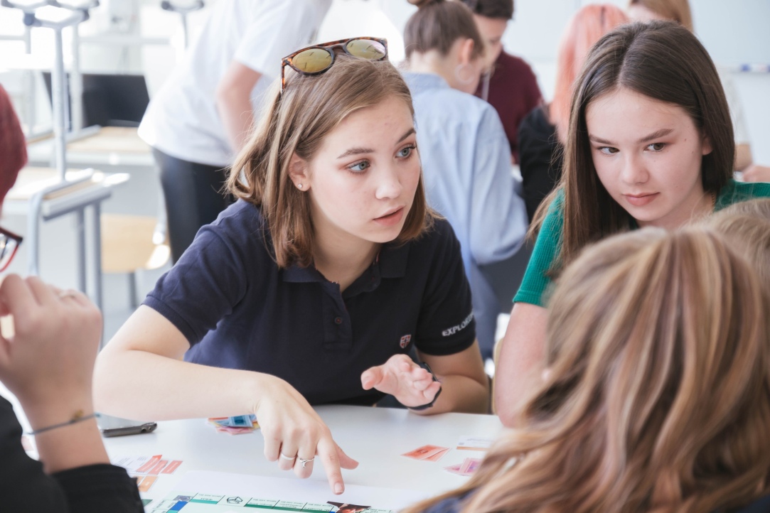 Иллюстрация к новости: Вышка и Сбер запустили образовательный проект для участников Всероссийской олимпиады школьников по экономике